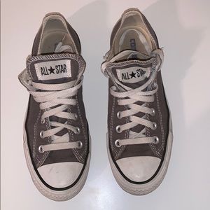 Low-top gray converse